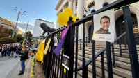 "Не на лъжите и вандализма за Петрохан": Протестът пред Съдебната палата в София в СНИМКИ