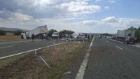 Жертва при челен сблъсък с ТИР на АМ "Тракия", движението е блокирано