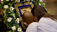 Четвърти ден миряни се редят на опашка пред Хавайската икона на Богородица в София