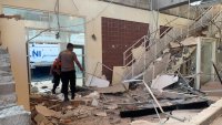 Паника и разрушения след силното земетресение в Индонезия (СНИМКИ)