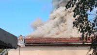 Пожар унищожи покрива на бивша гимназия в Монтана