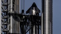 Starship 40 приключи историческата си мисия с меко кацане във водата