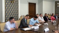 Терзиев и синдикатите с ключово споразумение за транспорта: По-високи заплати и държавно финансиране