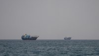 Танкер пламна след удар с неизвестен снаряд в Ормузкия проток