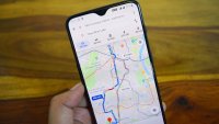 Ще се слеят ли Google Maps и Waze, и къде остава Apple Maps