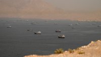 Неизвестен снаряд удари товарен кораб в Ормузкия проток