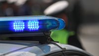 Кола се заби в стълб и затрудни движението по булевард във Варна