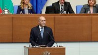 Депутатите на Радев искат да замразят заплатите на всички народни представители