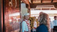 Йотова се поклони пред иконата на Пресвета Богородица "Троеручица" в Троянския манастир