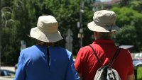Жълт код за опасно горещо време в 14 области на България