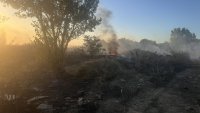 Пожар обхвана сухи треви и складова база в Слънчев бряг (ВИДЕО)