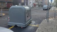 Сигнал от Бургас: Контейнер за боклук е оставен в центъра на ключово кръстовище