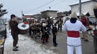 Сурва в Пернишко: Кукери прогонват злото и танцуват за здраве и плодородие