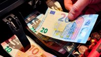 Малките бюджети разделиха депутатите: Осигурителният праг расте, майчинството остава 398 евро
