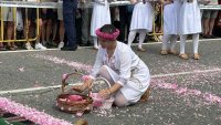 Аромат на рози, фолклор и традиции: Казанлък празнува (ВИДЕО+СНИМКИ)