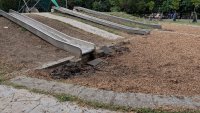 Иновативни пързалки за децата в Бургас: Свършват в кален трап