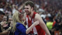 Везенков вкара 16 точки за "Олимпиакос" във финалната серия срещу "Панатинайкос"
