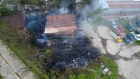Голям пожар горя в изоставен склад в София