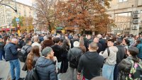 Младите българи водят по доходи в Европа, но това не означава високо благосъстояние