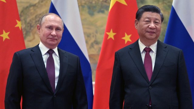 Американски служители твърдят, че Русия е поискала от Китай военно
