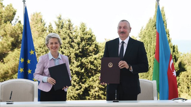 Европейската комисия подписа меморандум за разбирателство с Азербайджан за удвояване