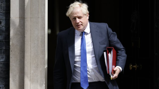 Британският министър председател Борис Джонсън отхвърли зачестилите призиви да се оттегли