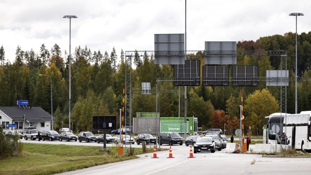 Финландия затвори от полунощ границите си за руски туристи Причината
