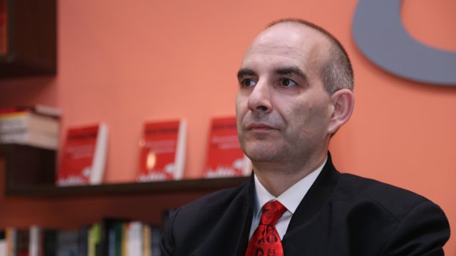 Българското национално радио (БНР) наложи дисциплинарно наказание Петър Волгин, водещ