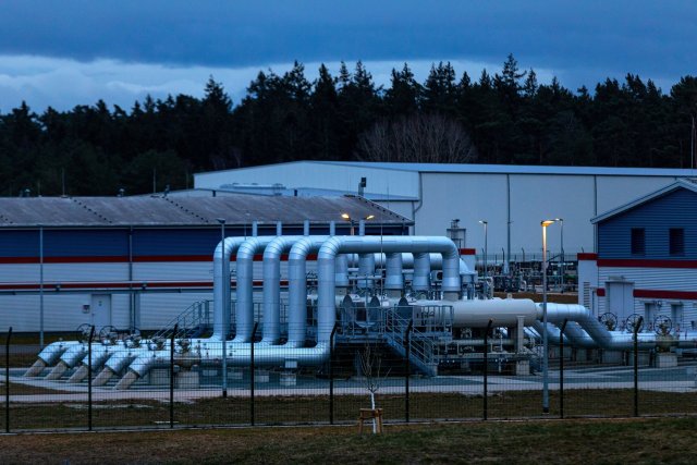 Руският енергиен гигант "Газпром" заяви, че продължава да доставя газ