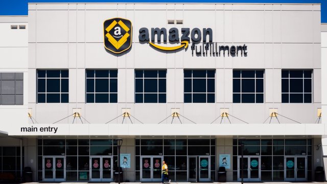 Платформата за онлайн търговия Amazon беше обвинена, че потенциално заблуждава