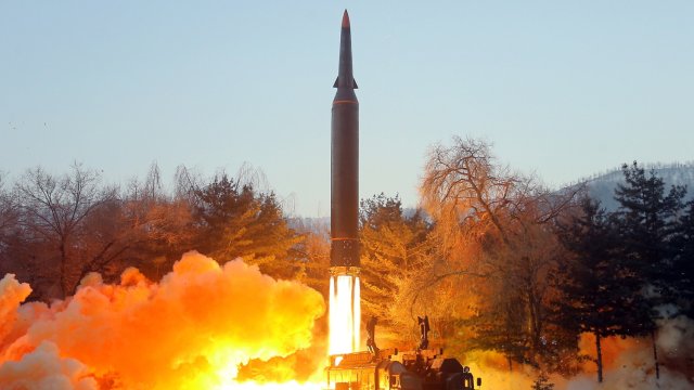 Северна Корея извърши ново ракетно изпитание. Предполага се, че е