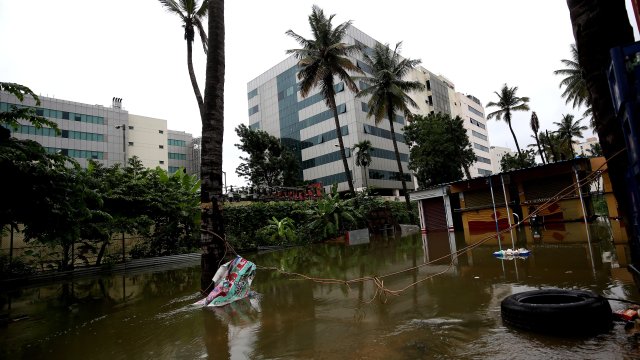 Анализатори твърдят, че непредсказуемото и екстремно време в Южна Азия