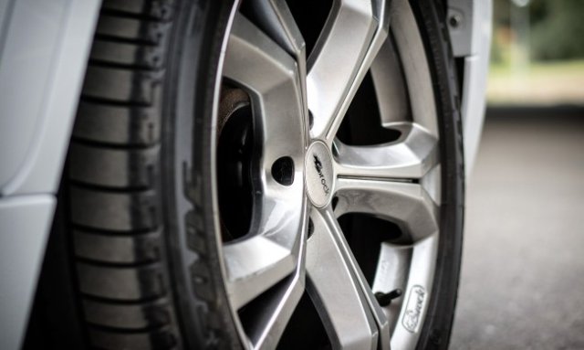 Десет автомобила в пернишкия квартал Изток са със срязани гуми