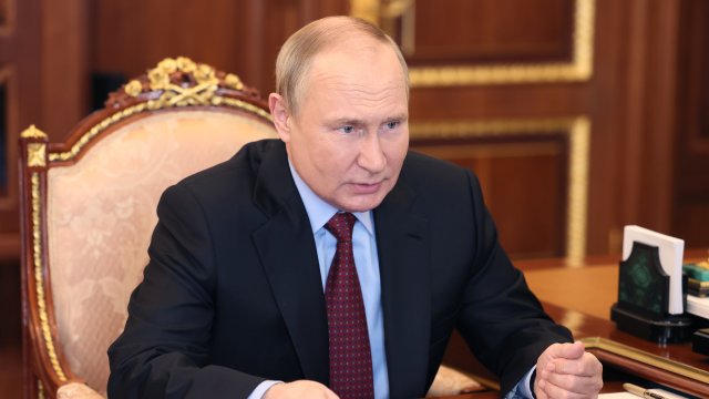 Президентът Владимир Путин предупреди Запада, че продължаващите санкции срещу Русия