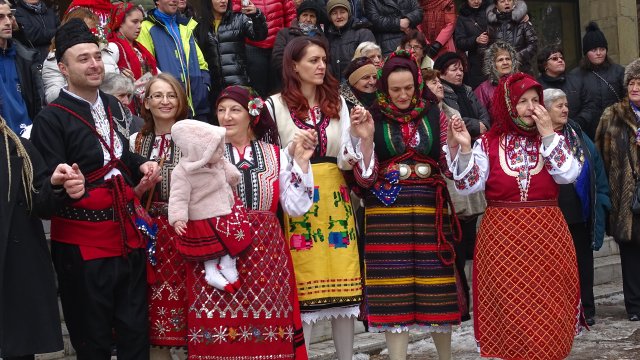 На 8 януари се празнува Денят на родилната помощ известен