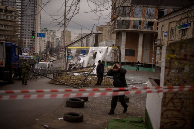 Експлозии и стрелба в центъра на Киев, Украйна брани всяка улица - Bgonair