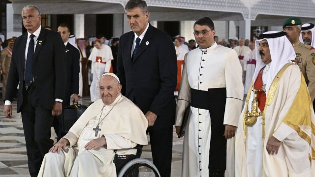 Първо посещение на главата на римокатолическата църква в Бахрейн. Папа