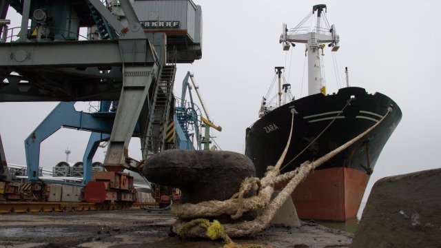 18 български моряци на кораба "Царевна" са блокирани две седмици