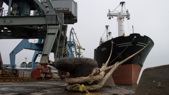 18 български моряци на кораба Царевна са блокирани две седмици в