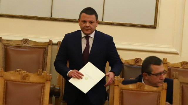 На фона на напрегнатото политическо очакване кога президентът Румен Радев