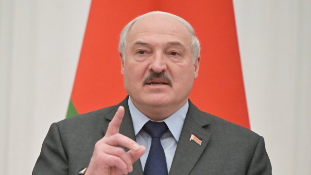 Президентът на Беларус Александър Лукашенко забрани повишаването на цените, за