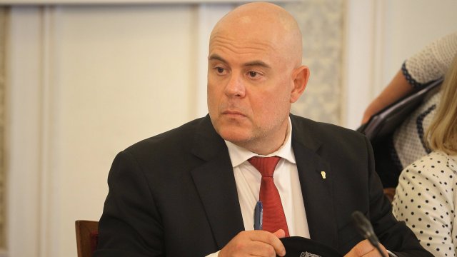 Главният прокурор Иван Гешев внесе в Конституционния съд КС искане