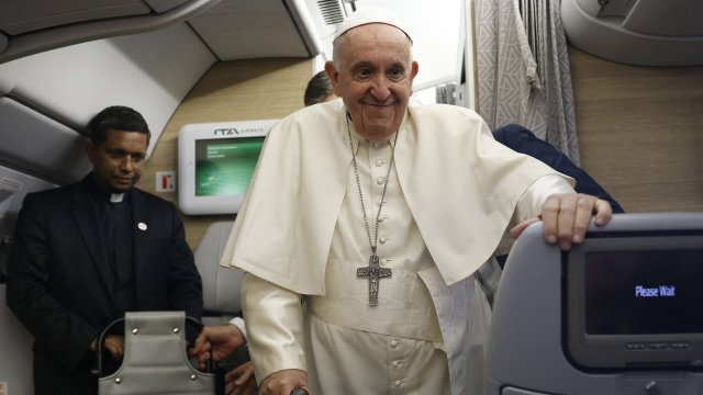 Папа Франциск се завърна от посещението си в Канада. В