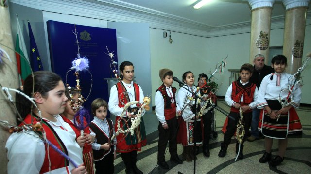 На 1 януари източноправославната църква празнува Васильовден или Сурваки. На