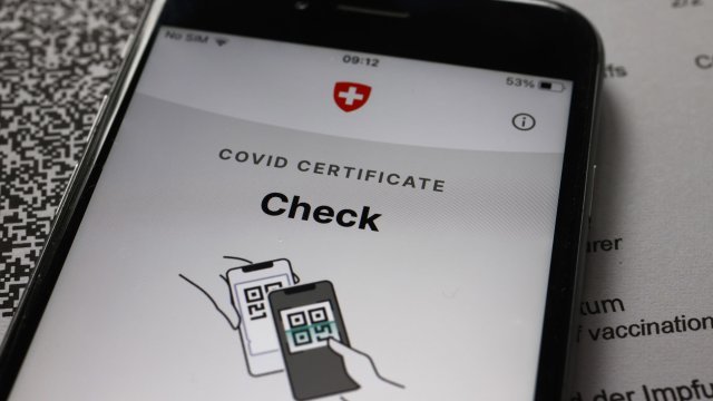 Гражданите на Швейцария гласуваха да има здравни сертификати на референдум.