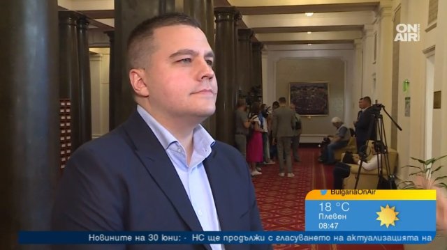 Какъв знак е посещението на премиера Кирил Петков в стаята