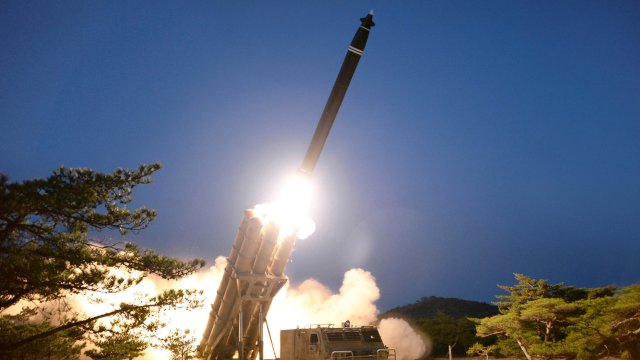 Северна Корея изстреля балистична ракета, съобщиха военните от Южна Корея.