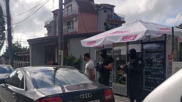 Засилено полицейско присъствие и арести шокираха днес Бургас Карнобат и