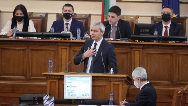 Лидерът на "Възраждане" Костадин Костадинов обвини правителството, че не е