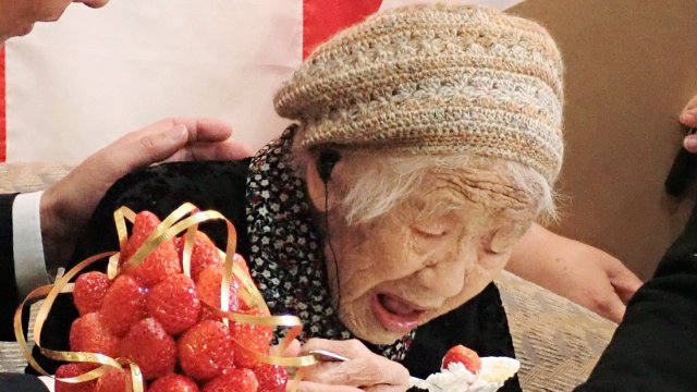 Спомина се японката Кане Танака смятана за най възрастната жива жена